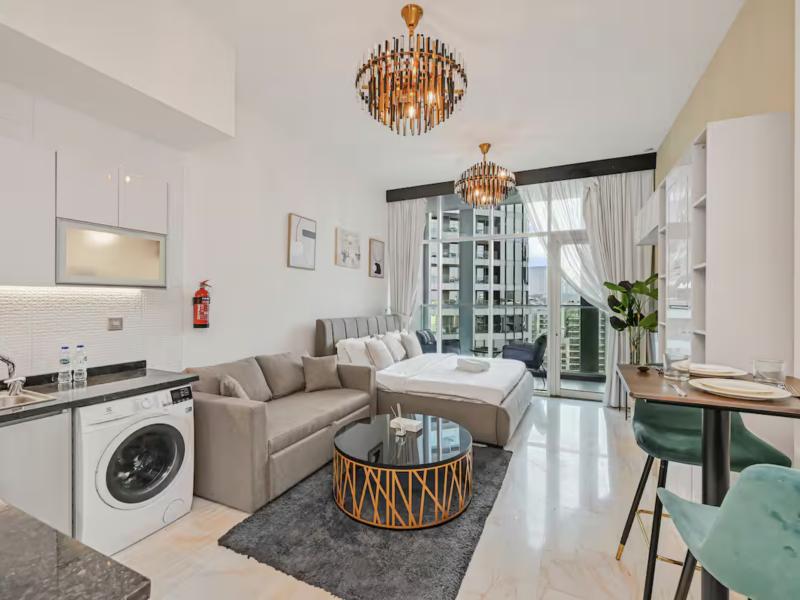 Open-plan studio with kitchen, washing machine and dining bar